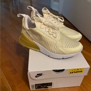 NIKE AIR MAX 270 in coconut milk/white. RARE. Worn once. In box